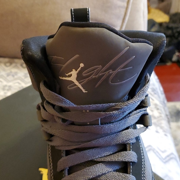 Jordan Air lightly worn like new - Picture 8 of 8